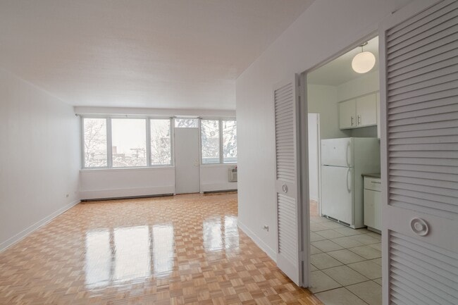 Photo - 900 Av. Rockland Unit 306