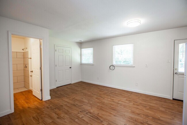 Photo - 1504 Hartford Rd