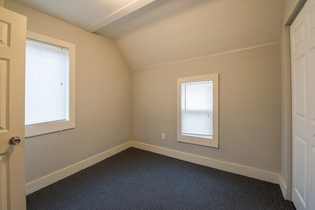 Photo - 2418 3rd St NE Unidad 2