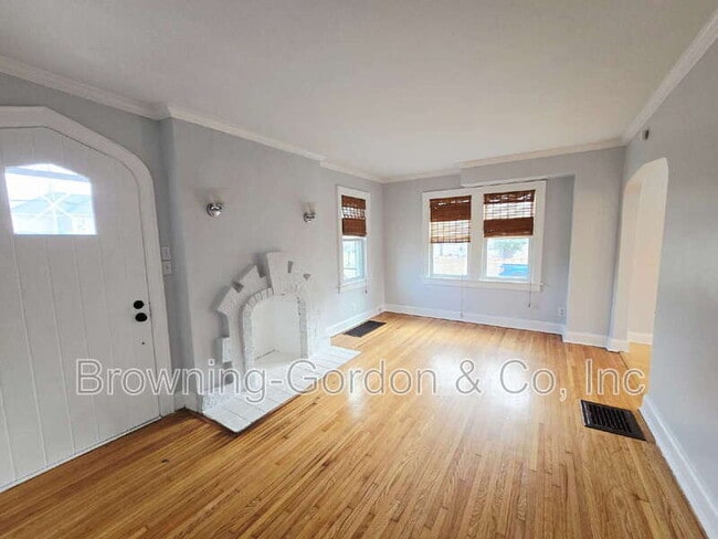 Photo - 1504 Riverside Dr House