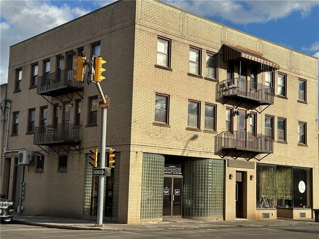 Building Photo - 37 Beeson Ave Rental