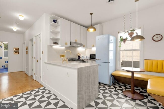 Building Photo - 3022 R St NW Unit 3 Rental