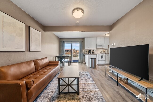 901 E 46th Ct Unit 1