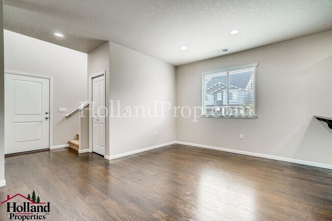 Photo - Charming 4-Bedroom Home Near Parks and Tra...