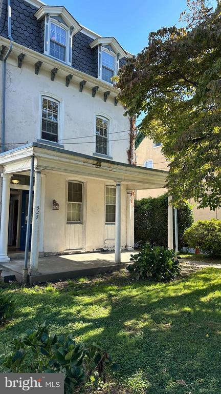 Building Photo - 525 Leverington Ave Unit 1R Rental