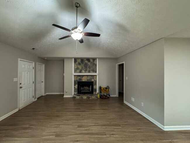 Photo - Charming 3 Bed 2 Bath Home in Jack Britt