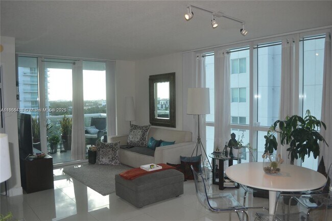 Building Photo - 1871 NW S River Dr Unit 1205 Rental