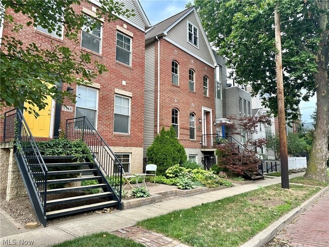 Building Photo - 2188 W 6th St Unit DOWN
