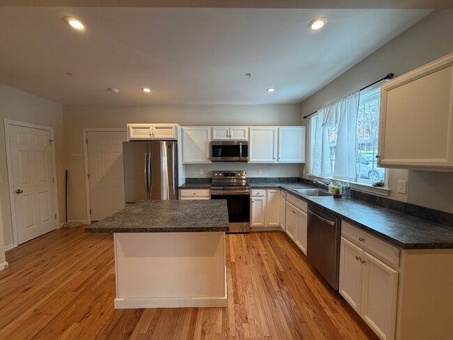 Photo - 160 Summer St Unidad 3