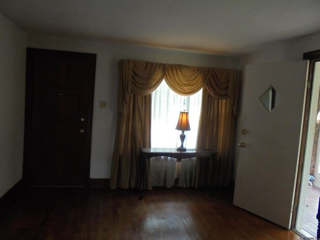 Photo - 2411 Valley St