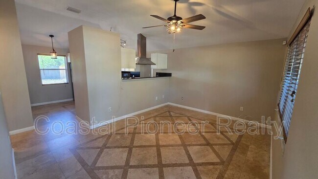 Photo - 541 Roanoke St