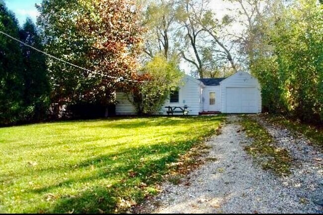 Photo - 905 W Rockland Rd