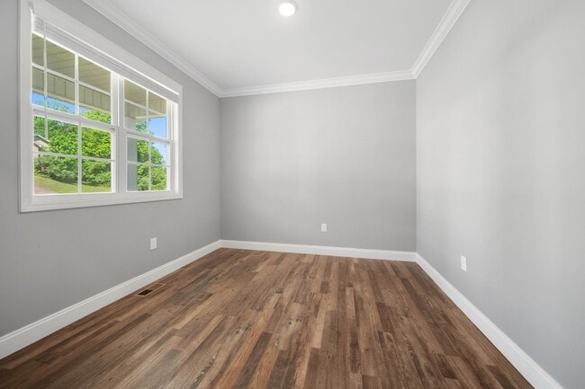 Photo - FANTASTIC 4 BEDROOM HOME LOCATED IN KARNS!!