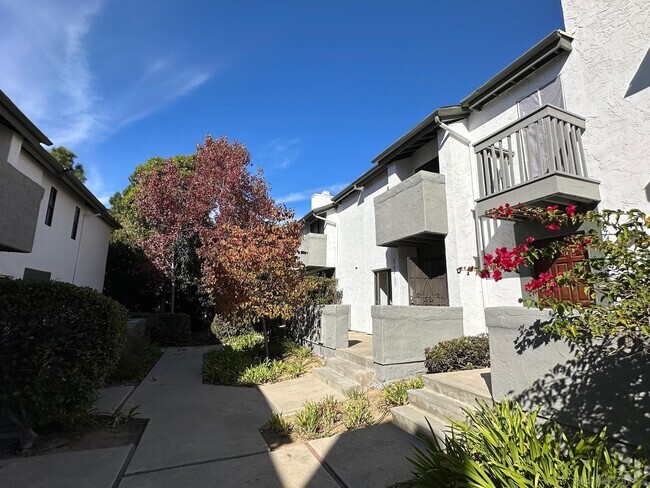 Building Photo - 8742 Villa La Jolla Dr Unit 35 Rental