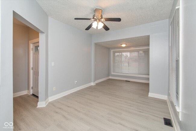 Photo - 3180 Graceland Ave