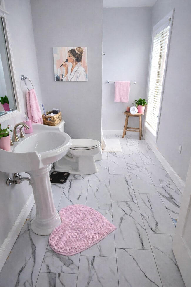 primary full bathroom view 1 - Clock Tower Square