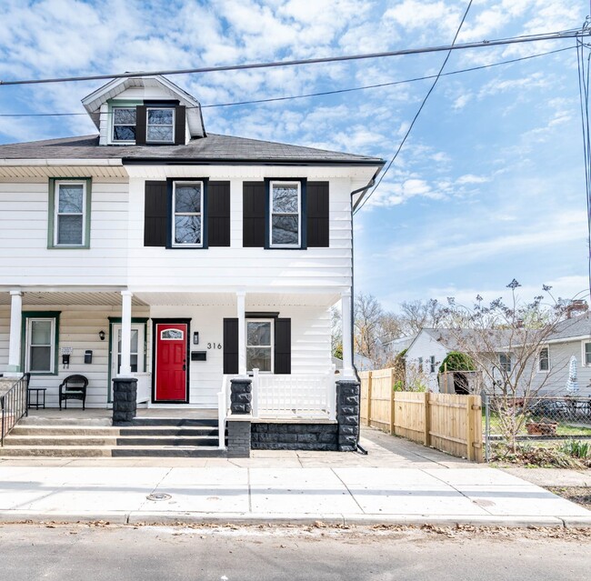 Building Photo - 316 W 4th St Rental