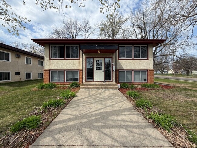 Building Photo - 3600 Pennsylvania Ave S Unit 2