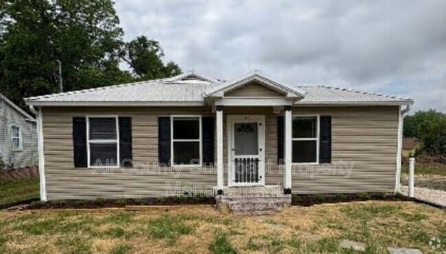 Building Photo - 1017 N Young St Rental