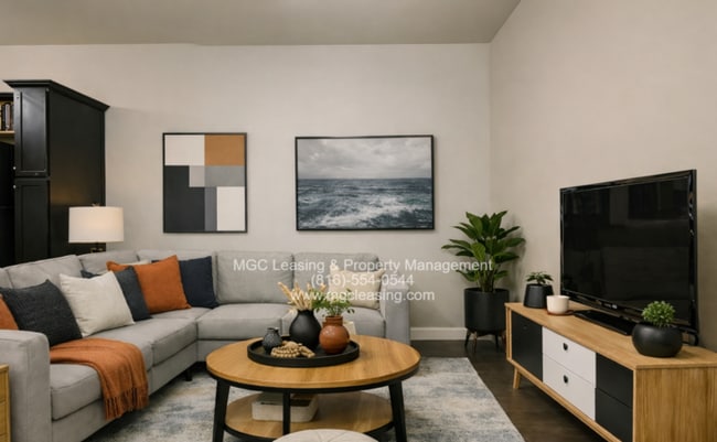 Building Photo - Eagle Creek Townhome with primary bedroom and bath on 1st level! June Specials Available