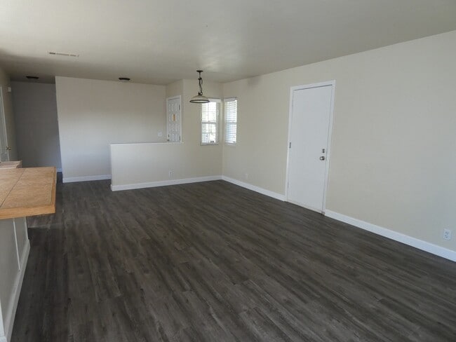 Photo - 4 bedroom, 2 bathroom in Suisun City