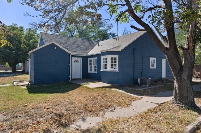 Building Photo - 2402 Avenue U