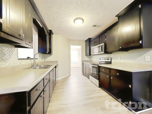 Photo - 1612 Broad Cir