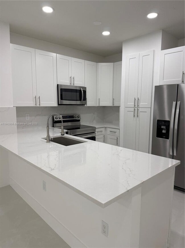 Building Photo - 8132 SW 17th Ct Rental