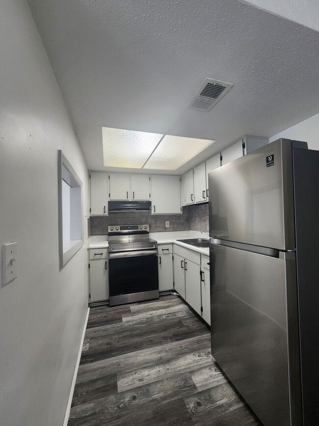 Photo - ** LIMITED TIME SPECIAL ** 1 Bedroom / 1 Bathroom Apartment Home Unit 1140-218