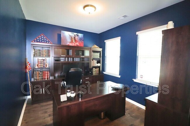 Photo - 230 Sugarberry Ln