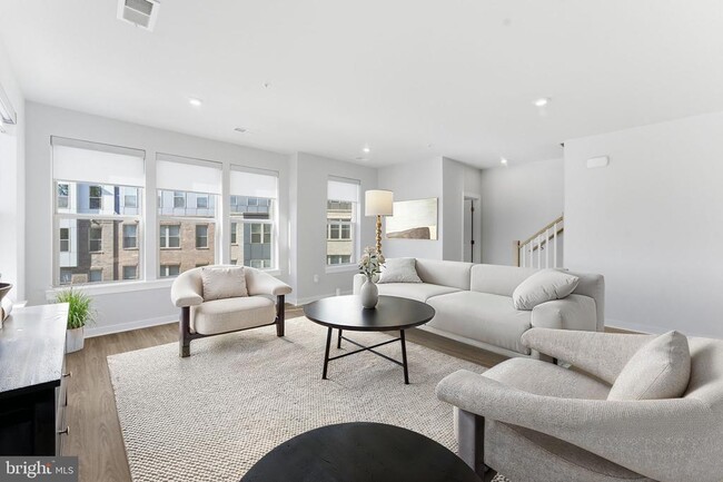 Photo - 2490 Connector Aly