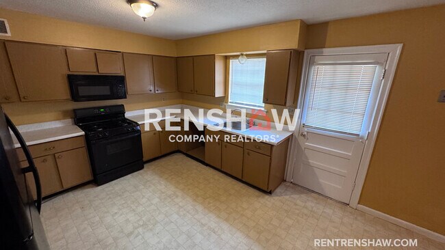 Photo - 3222 13 Colony Mall