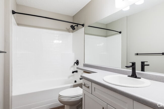 1BR, 1BA - 734SF
