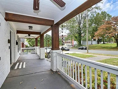 Photo - 1920 Woodcrest Ave