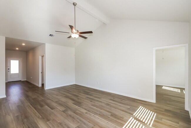 Photo - 420 Mystic Slopes Dr