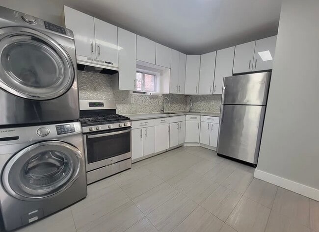 Photo - 676 E 5th St Unit 1