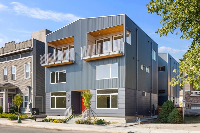 Building Photo - 10120 NE 185th St Unit C