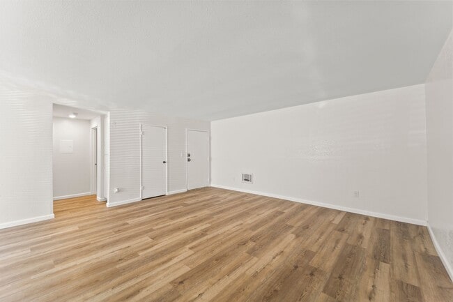 Photo - 18530 Hatteras St Apartamento Unidad 122