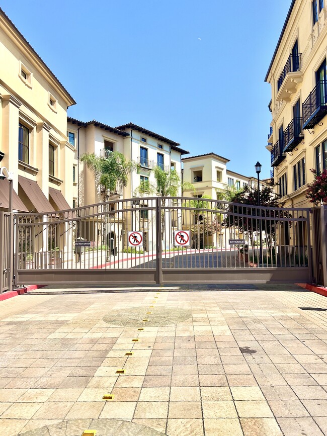 Building Photo - 23500 Park Sorrento Rental
