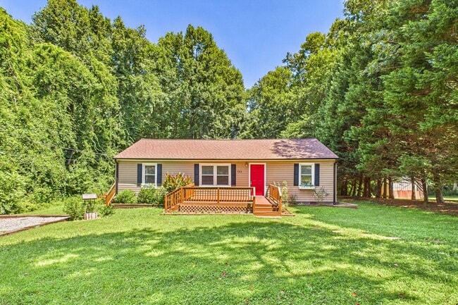 Building Photo - Charming Ranch Home with Bonus Studio & Ou...