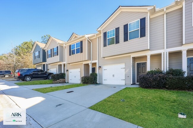 Photo - 308 Highwood Ln