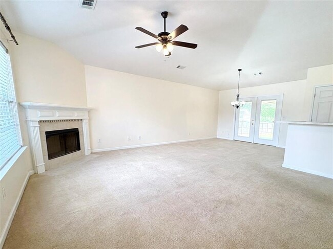 Photo - 1684 Hawthorne Ln