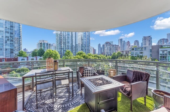 Building Photo - 1009 Expo Blvd Unit 703