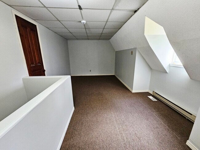 Livingroom - 15 Courtland Av W Unit Upper