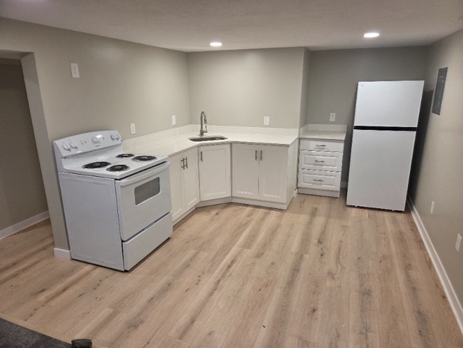 Photo - 785 N Monroe Blvd