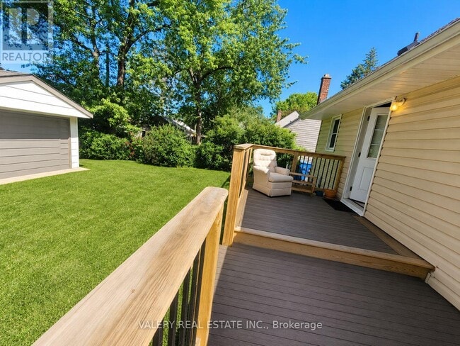 Photo - 1815 Francois Rd