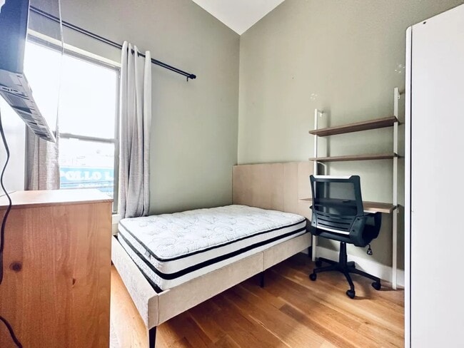 Photo - Furnished room/NOT APARTMENT Unit 2R