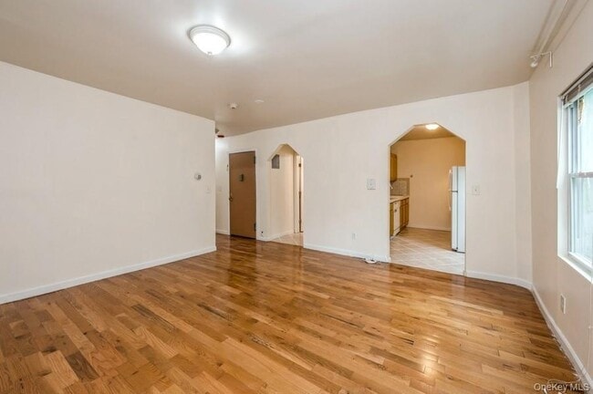 Photo - 84 Ravine Ave