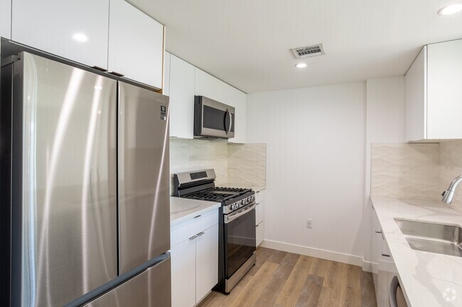 2BR, 2BA Kitchen