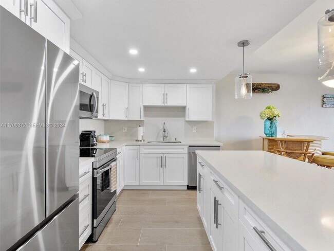 Building Photo - 3111 N Ocean Dr Unit 1111